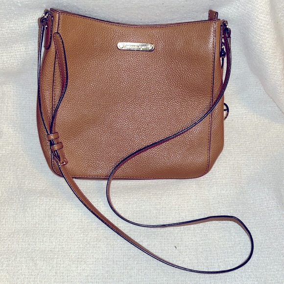 Michael Kors Jet Set Pebbled Leather Messenger Bag - Picture 1 of 6